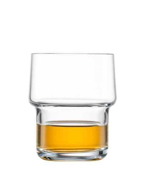 Whiskyglas der Serie Click von Zwiesel Glas mit Whiskyfüllung.