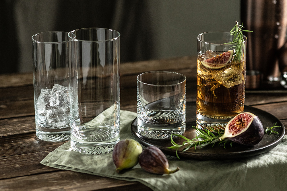 Tumblers from the Echo range on a wooden table. Decorated with figs.
