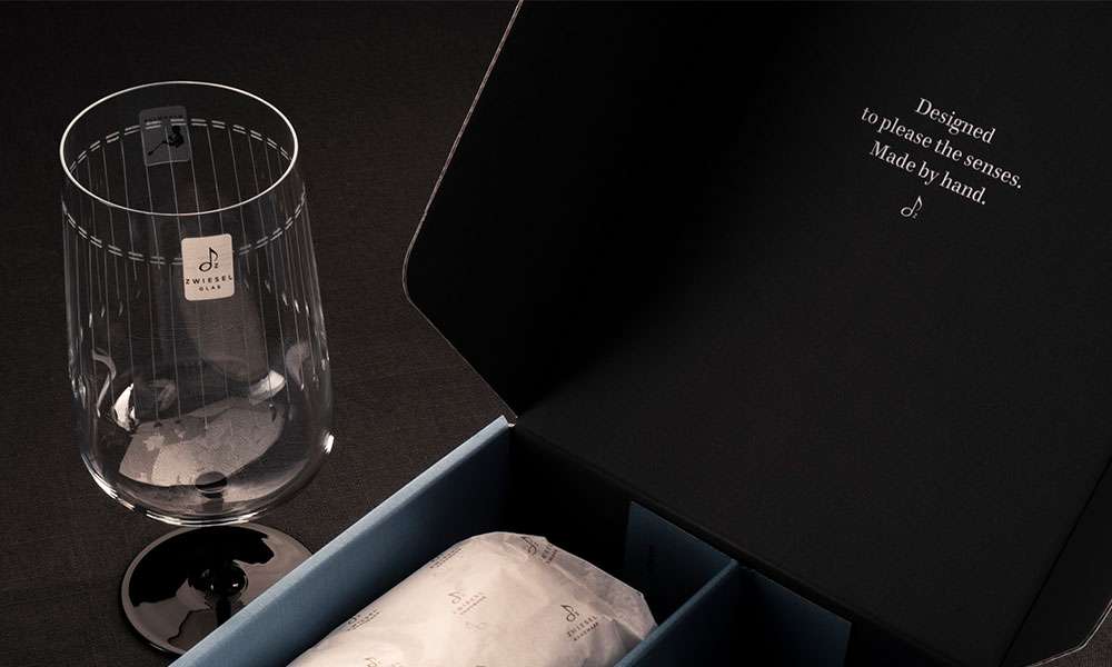 Verre artisanal de la série Glamorous présenté dans un coffret cadeau de Zwiesel Glas.